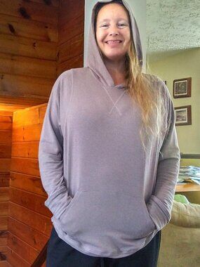 Lightweight hoodie in beige, sz M/L from Freeloader